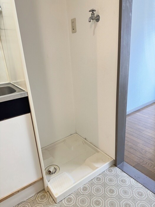 物件内観写真12　(洗濯機置場)