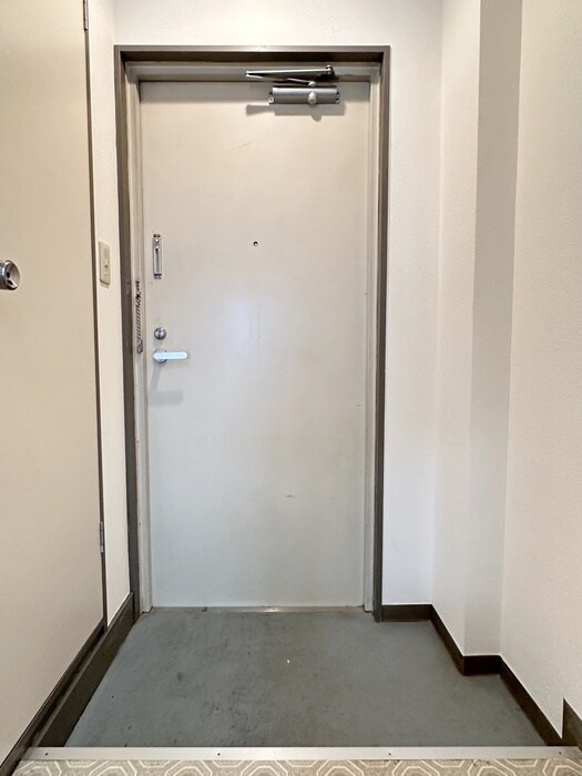 物件内観写真14　(玄関)
