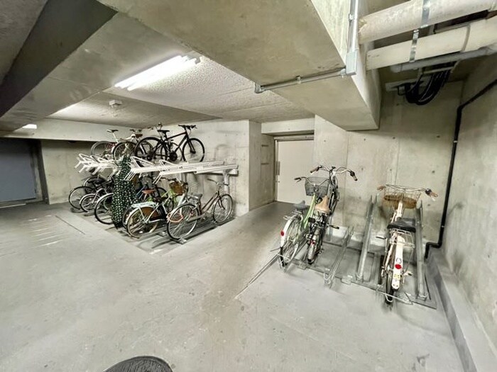 物件外観写真3　(駐輪場)