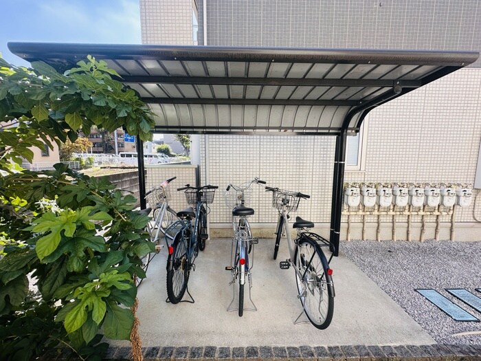 物件外観写真3　(駐輪場)