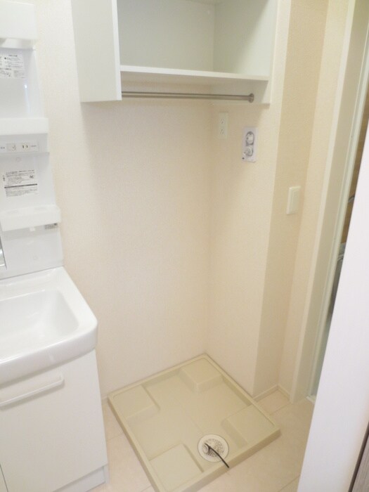物件内観写真12　(洗濯機置場)