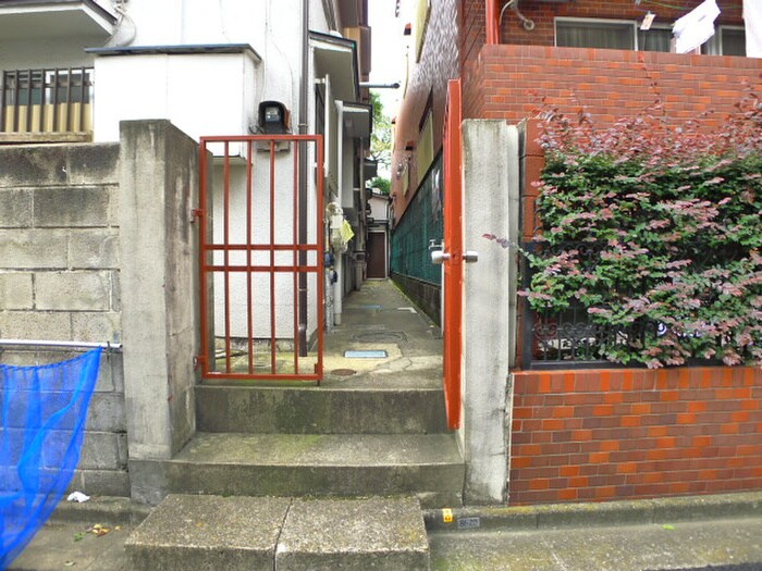 物件外観写真3　(エントランス部分)