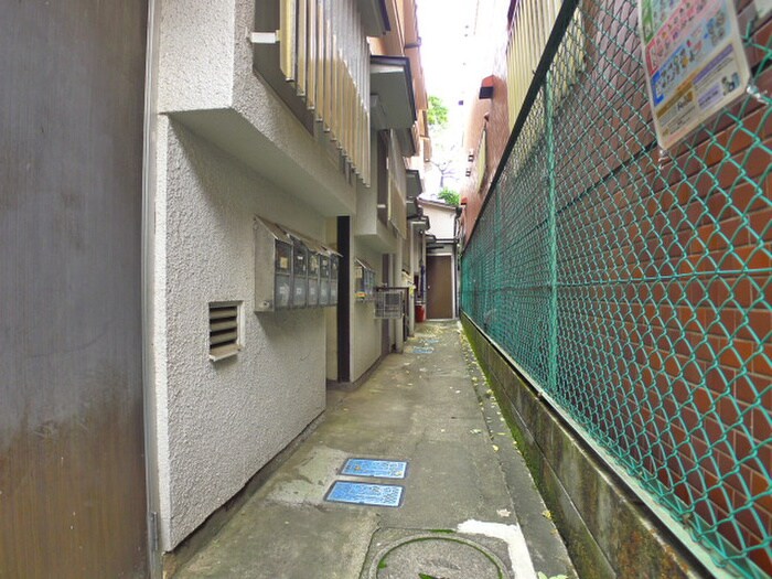 物件外観写真4　(エントランス部分)