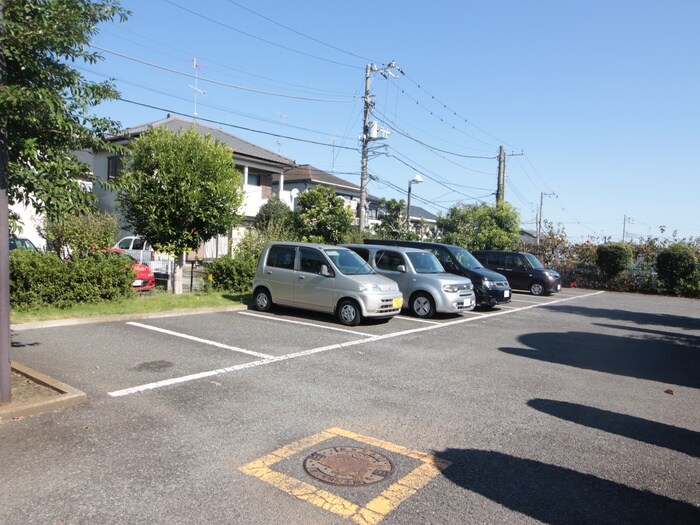 物件外観写真5　(駐車場)