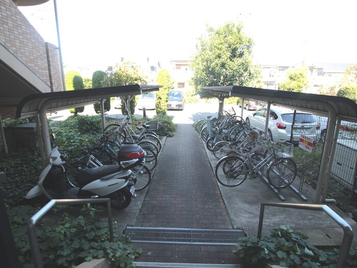 物件外観写真6　(駐輪場)