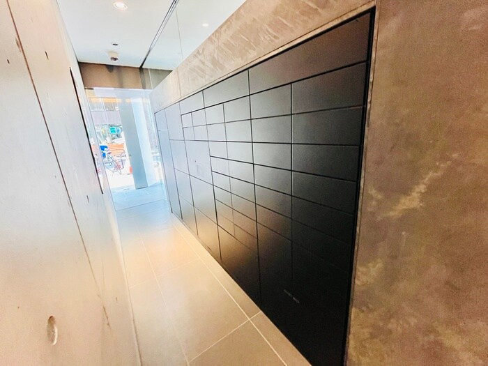 物件外観写真5　(エントランス部分)