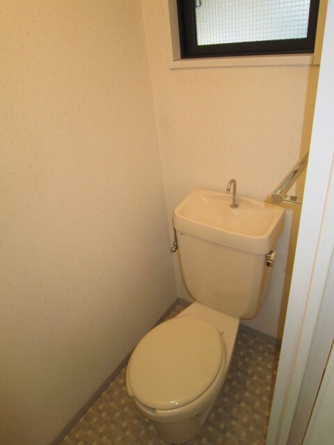 物件内観写真5　(トイレ)