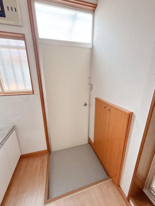 物件内観写真7　(玄関)