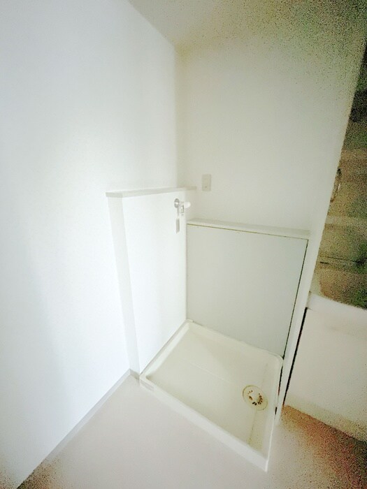 物件内観写真16　(洗濯機置場)