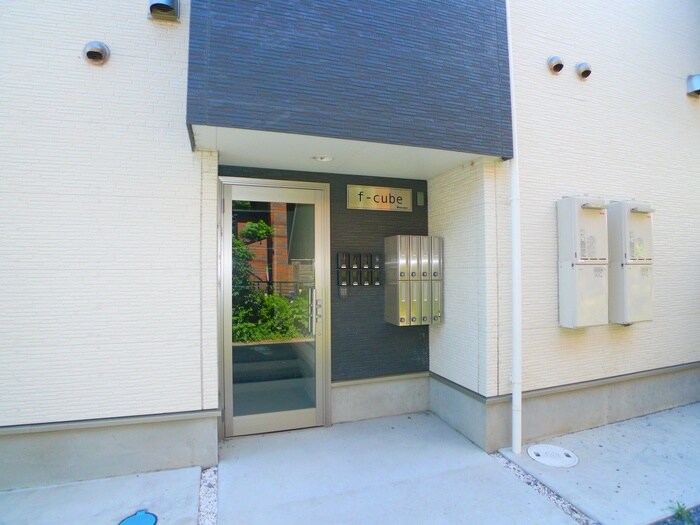 物件外観写真3　(エントランス部分)