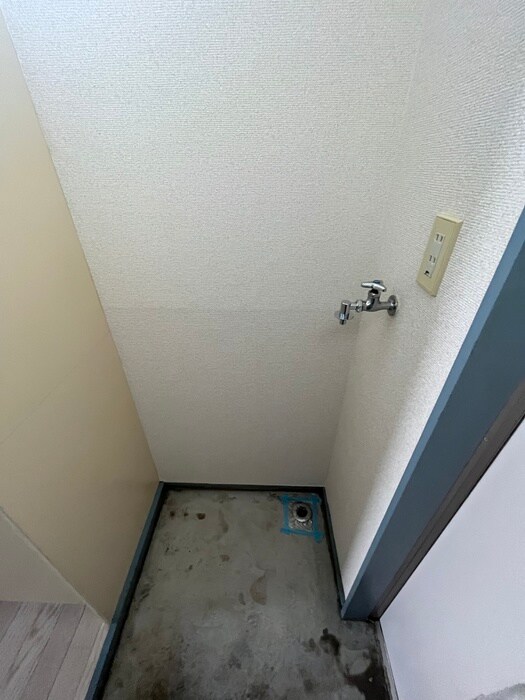 物件内観写真16　(洗濯機置場)