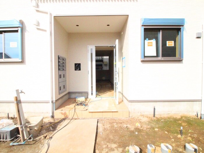 物件外観写真3　(エントランス部分)
