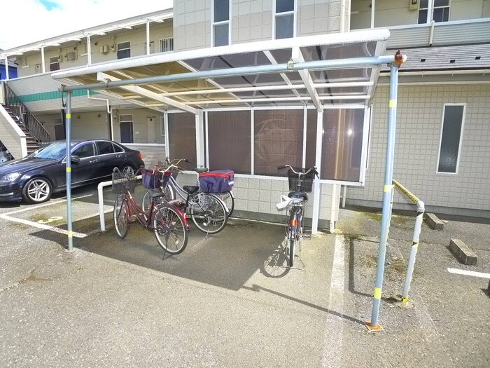 物件外観写真4　(駐輪場)