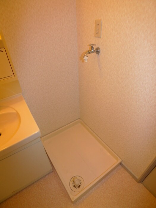 物件内観写真13　(洗濯機置場)