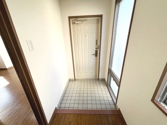 物件内観写真13　(玄関)
