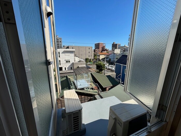 物件内観写真18　(室内からの展望)