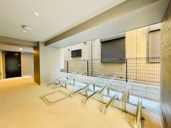物件外観写真4　(駐輪場)