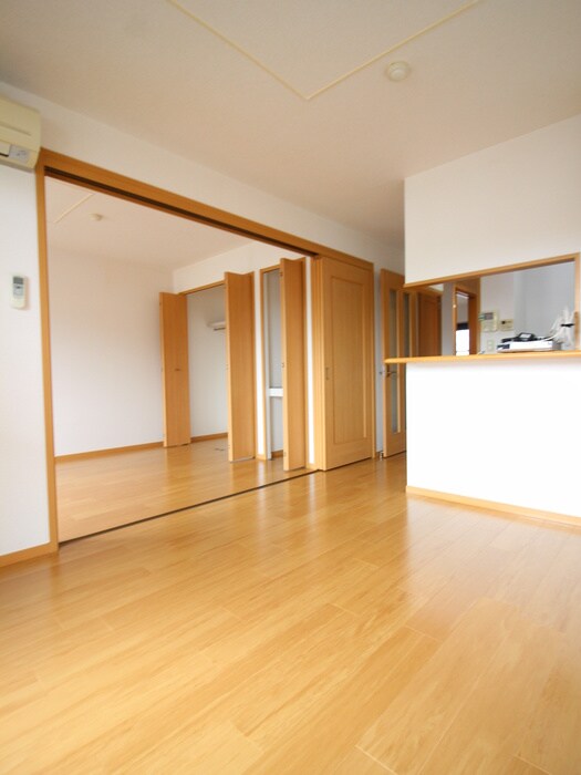 物件内観写真8　(居室)