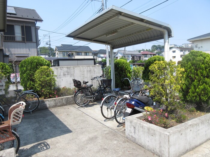 物件外観写真3　(駐輪場)