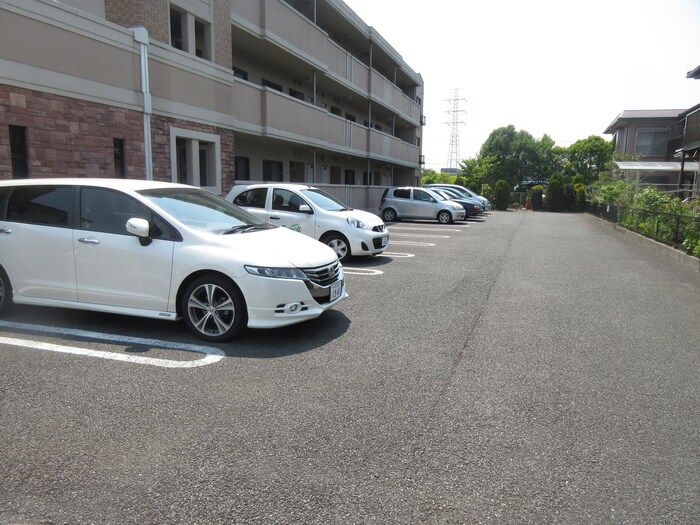 物件外観写真5　(駐車場)