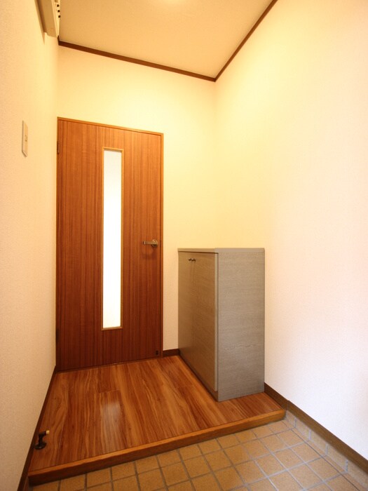 物件内観写真16　(玄関)