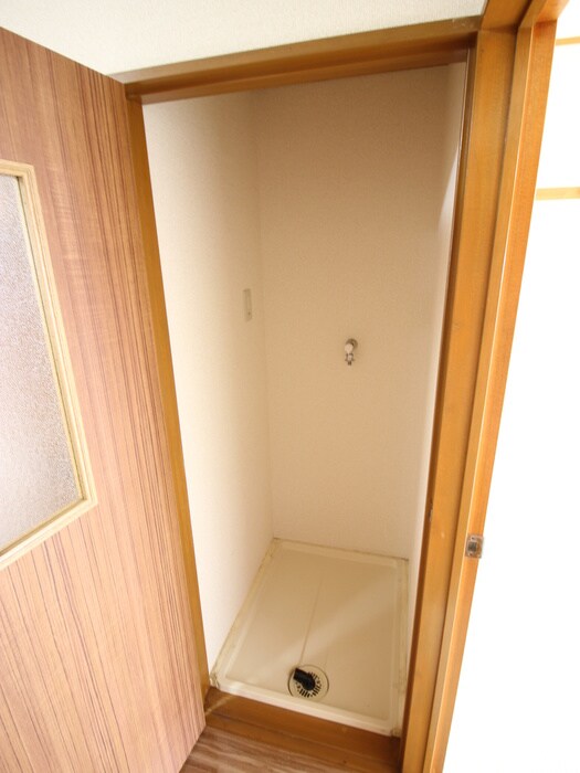 物件内観写真18　(洗濯機置場)