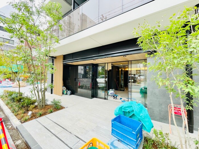 物件外観写真3　(エントランス部分)