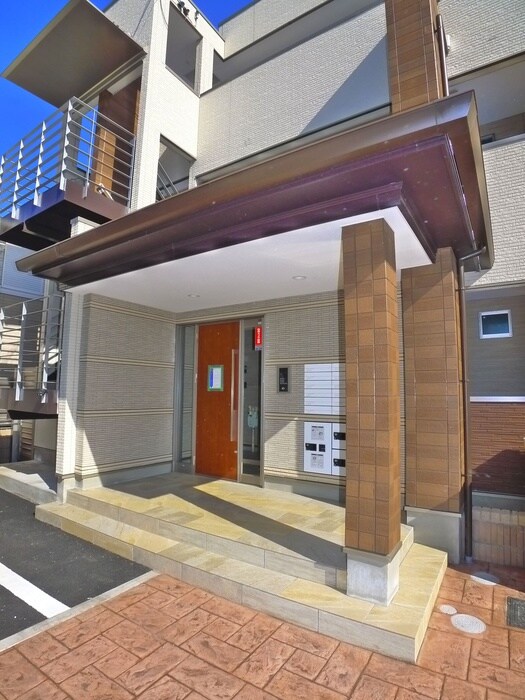物件外観写真4　(エントランス部分)