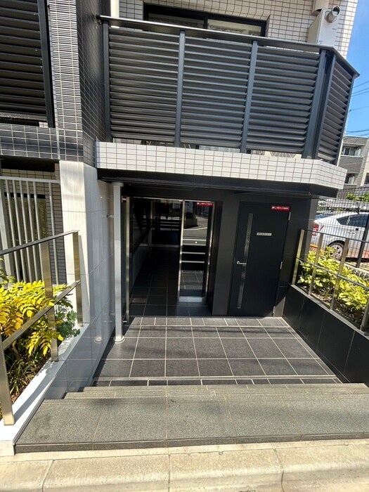 物件外観写真4　(エントランス部分)