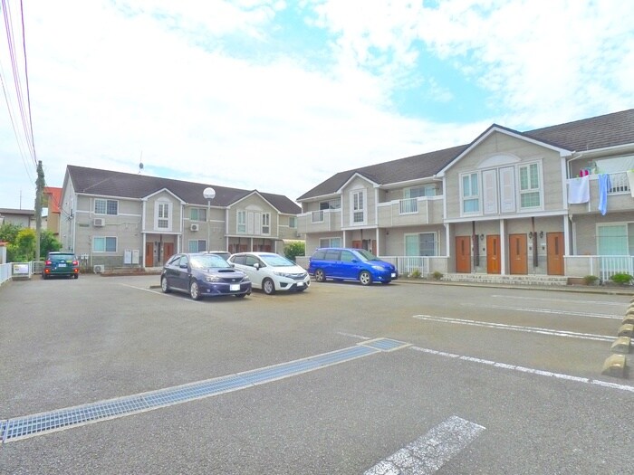 物件外観写真2　(駐車場)