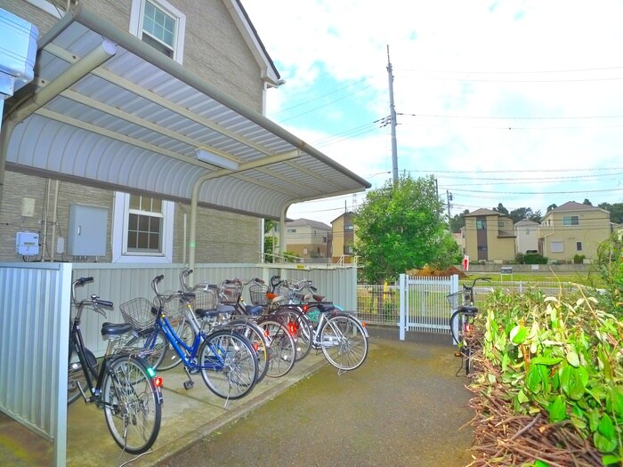 物件外観写真3　(駐輪場)