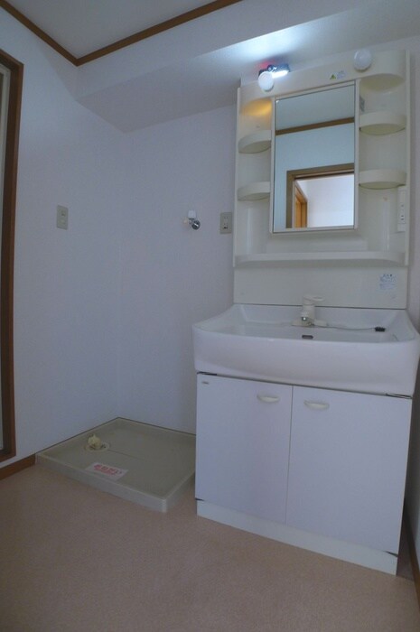 物件内観写真14　(洗濯機置場)