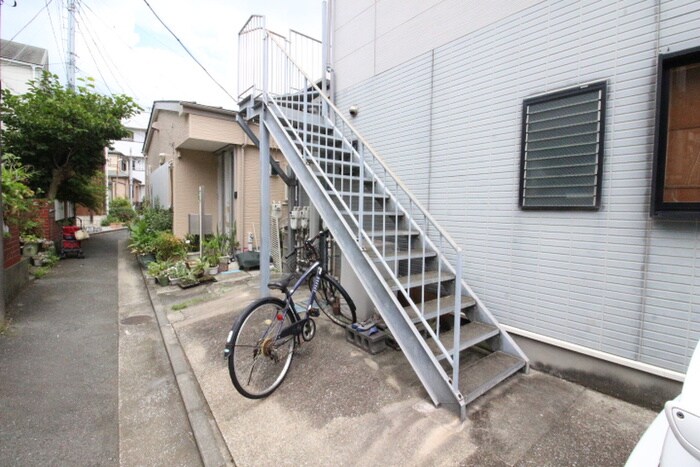 物件外観写真3　(エントランス部分)