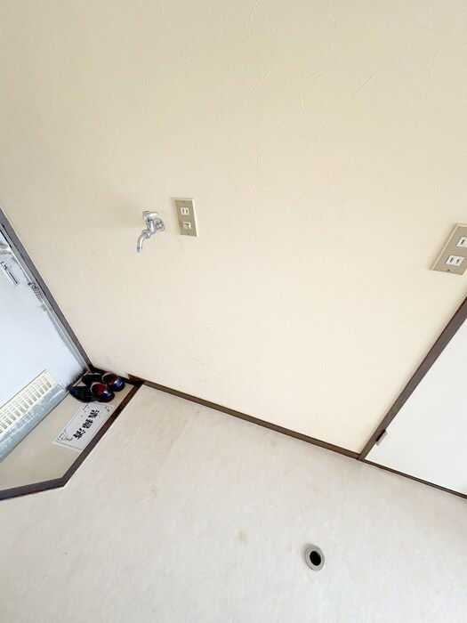 物件内観写真15　(洗濯機置場)