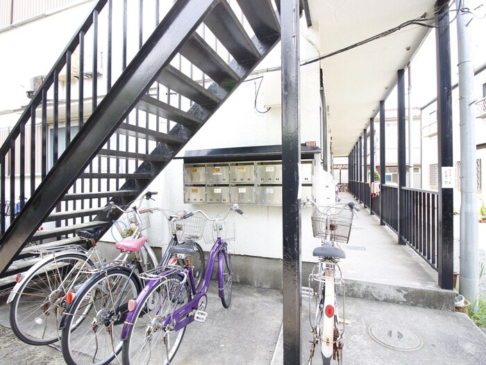 物件外観写真5　(駐輪場)