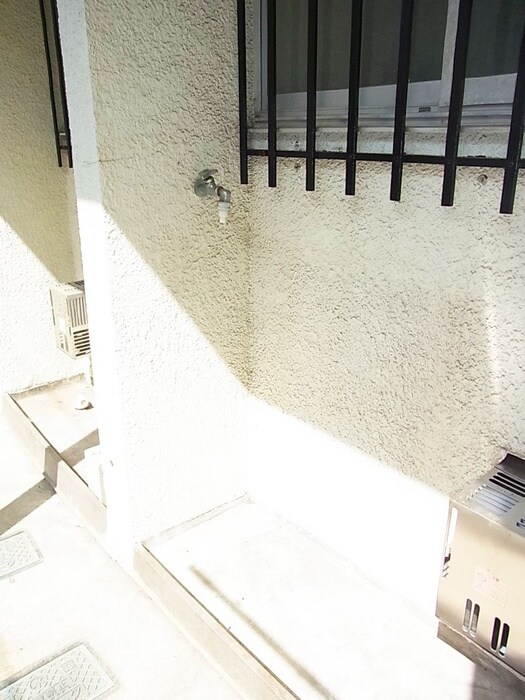 物件内観写真15　(洗濯機置場)