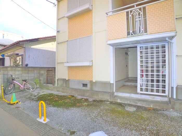 物件外観写真3　(駐輪場)