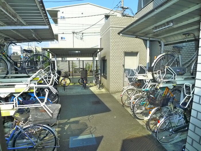 物件外観写真4　(駐輪場)