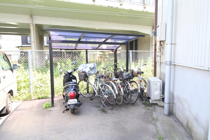 物件外観写真3　(駐輪場)