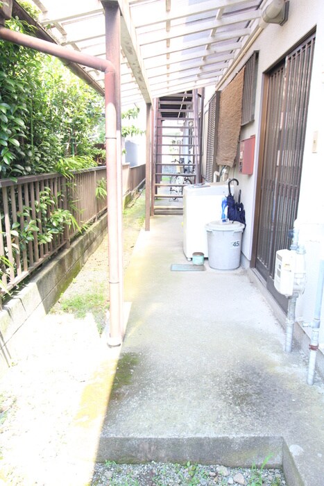 物件外観写真4　(エントランス部分)