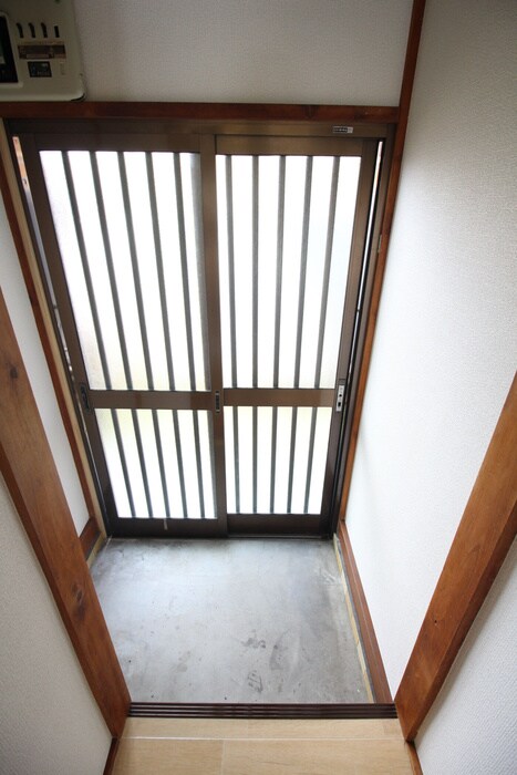 物件内観写真13　(玄関)