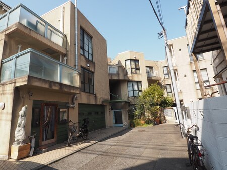 ONE　RHINO　APARTMENT　HOUSE外観写真