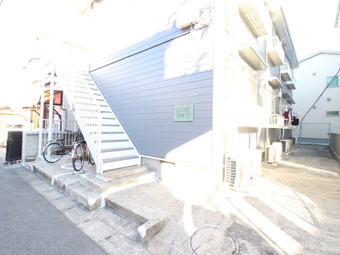 物件外観写真3　(エントランス部分)