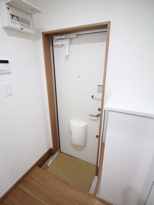 物件内観写真7　(玄関)