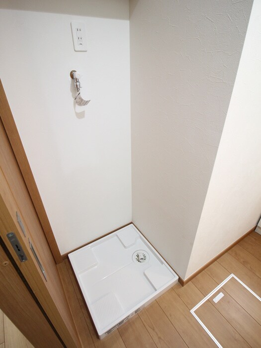 物件内観写真12　(洗濯機置場)