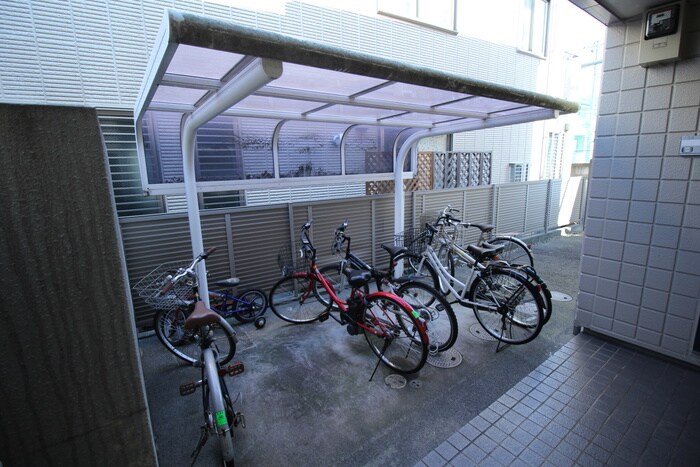 物件外観写真4　(駐輪場)