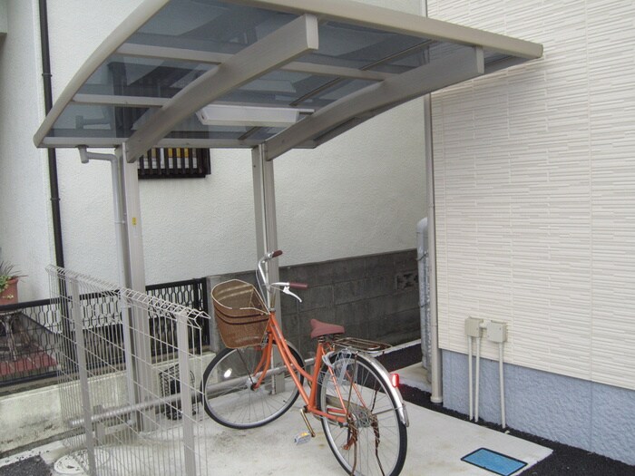 物件外観写真3　(駐輪場)