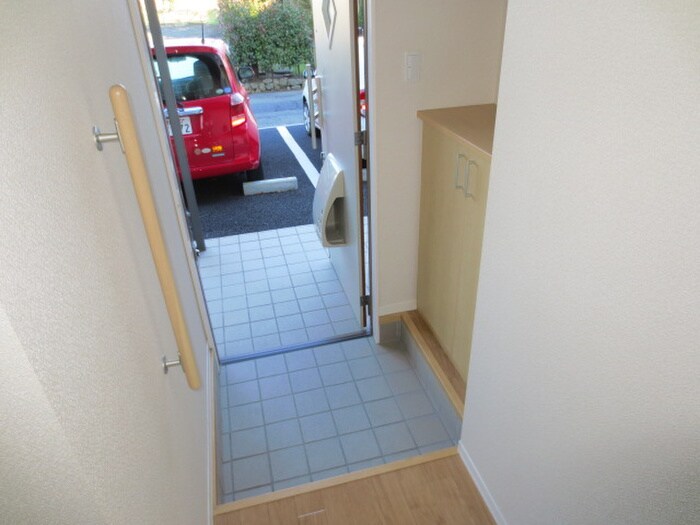 物件内観写真13　(玄関)