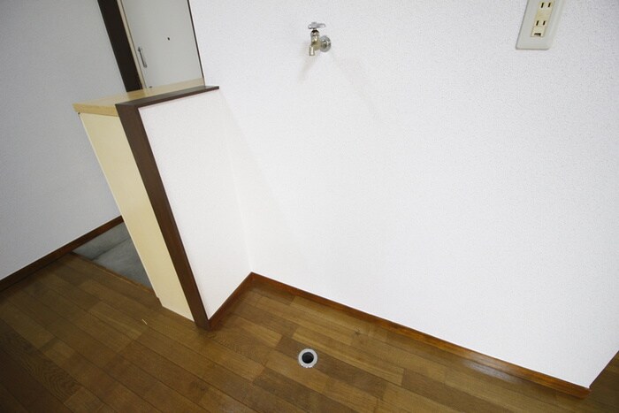 物件内観写真18　(洗濯機置場)