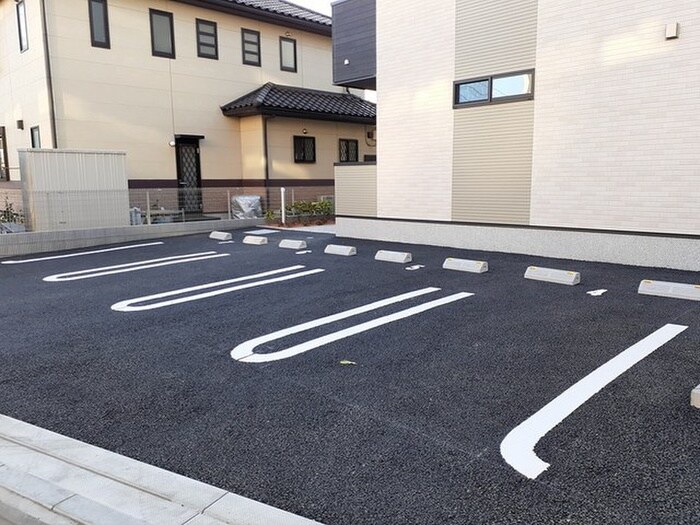 物件外観写真2　(駐車場)
